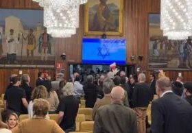 Militantes pró-Palestina invadem Câmara de SP durante homenagem a major israelense