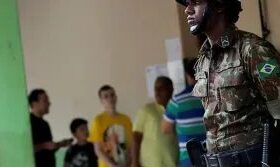 Militares devem ficar a 100 metros das seções eleitorais a partir desta sexta-feira