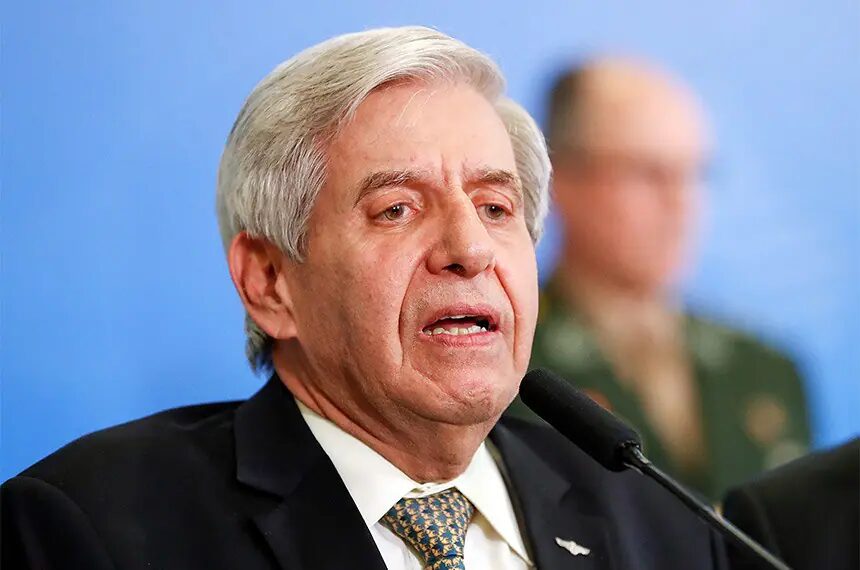 Moraes autoriza consulta médica e internação urgente de general Augusto Heleno Moraes libera Heleno para consulta e autoriza internação urgente