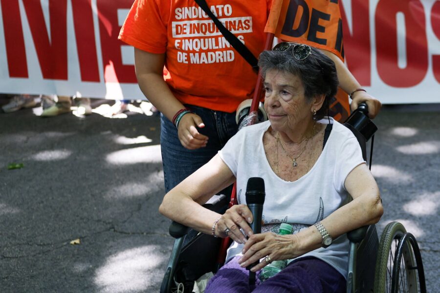 Morte de idosa símbolo de protestos por moradia acirra disputa política na Espanha
