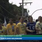 Na véspera da eleição, Flávio Bolsonaro e Tarcísio fazem motocarreata no interior de São Paulo