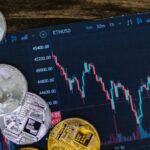 Nobel de Economia vai para pesquisadores que explicam como evitar crises econômicas