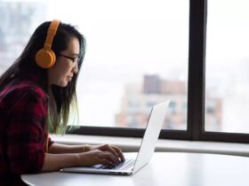 Os perigos de usar fone de ouvido no escritório