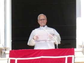 Papa Leão passará por cirurgia para retirar nódulo no pulmão