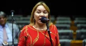 PF indicia deputada federal Gorete Pereira por suspeita de fraudes no INSS