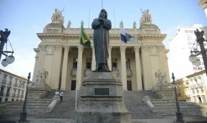 PL domina eleição para a Alerj e elege 21 deputados