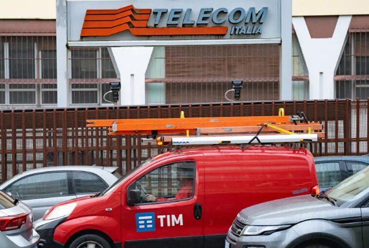 Poste Italiane eleva participação na Telecom Italia para quase 87%
