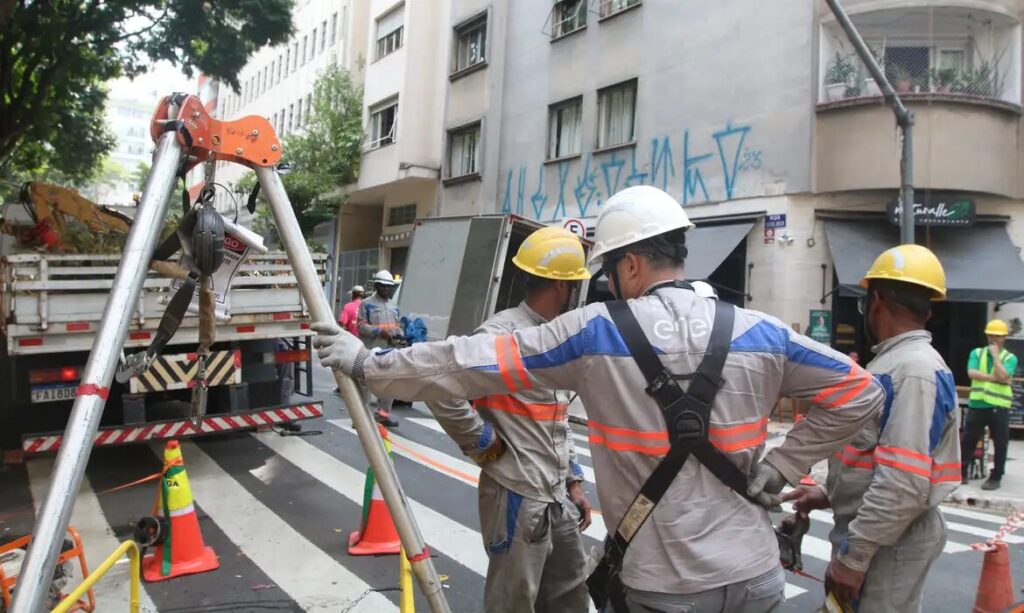 Procon paulistano multa Enel em R$ 11 milhões por falhas Procon paulistano multa Enel por falhas no fornecimento de energia