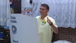 Propostas de candidatos derrotados no 1º turno se aproximam mais de Flávio