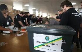Quase 1 milhão de brasileiros no exterior poderão votar nas eleições de 2026