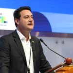 Ratinho Jr. apoia Flávio Bolsonaro no 2º turno
