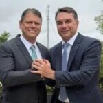 Tarcísio pode ceder secretários para eventual governo Flávio