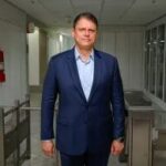 Tarcísio venceria Haddad e seria reeleito no 1° turno, aponta pesquisa