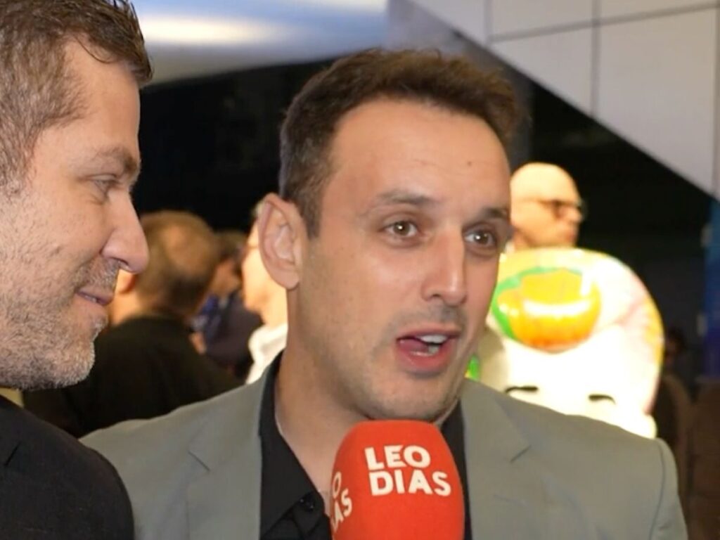 Humoristas do sbt brincam com renovação e RH em evento Victor Sarro e Rodrigo Capella festejam “Comédia SBT” e brincam com RH da emissora