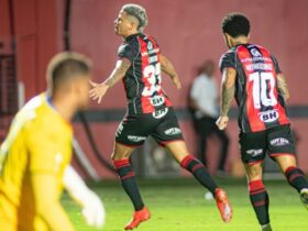 Vitória faz o dever de casa e goleia a lanterna Chapecoense no Barradão
